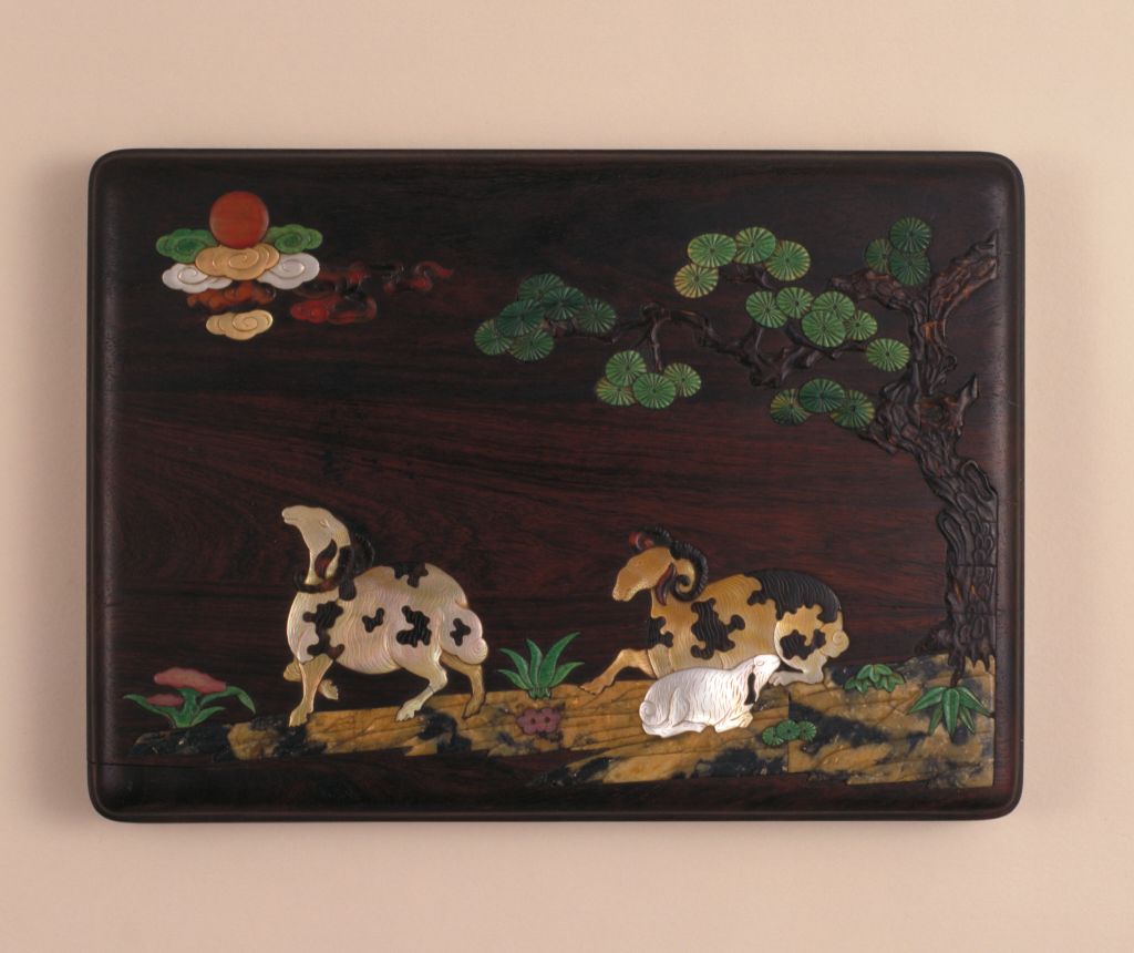 图片[2]-Red sandalwood treasure inlaid with pine sheep picture rectangular box-China Archive